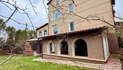 Дом, 243 м², 4 эт.